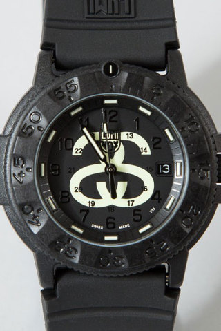 stussy-luminox-navy-seal-3000-02-320x480